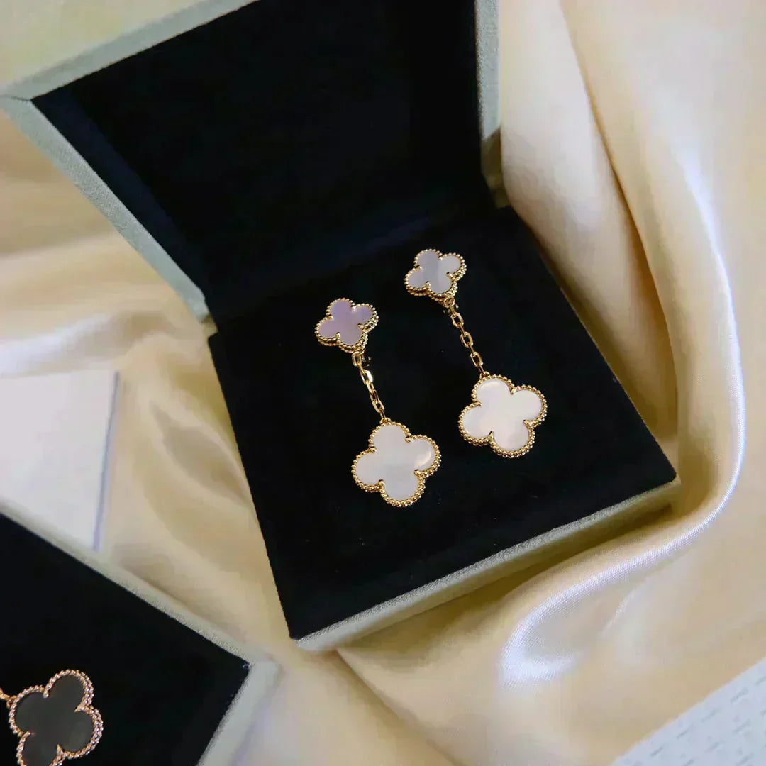 [⭐Hinora Jewelry]CLOVER 2 MOTIF WHITE MOP EARRINGS