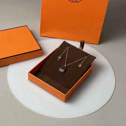 [⭐Hinora Jewelry]CONSTANCE BLACK PEDANT PINK GOLD NECKLACE