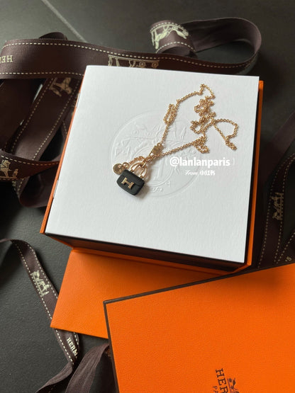 [⭐Hinora Jewelry]CONSTANCE BLACK PEDANT PINK GOLD NECKLACE