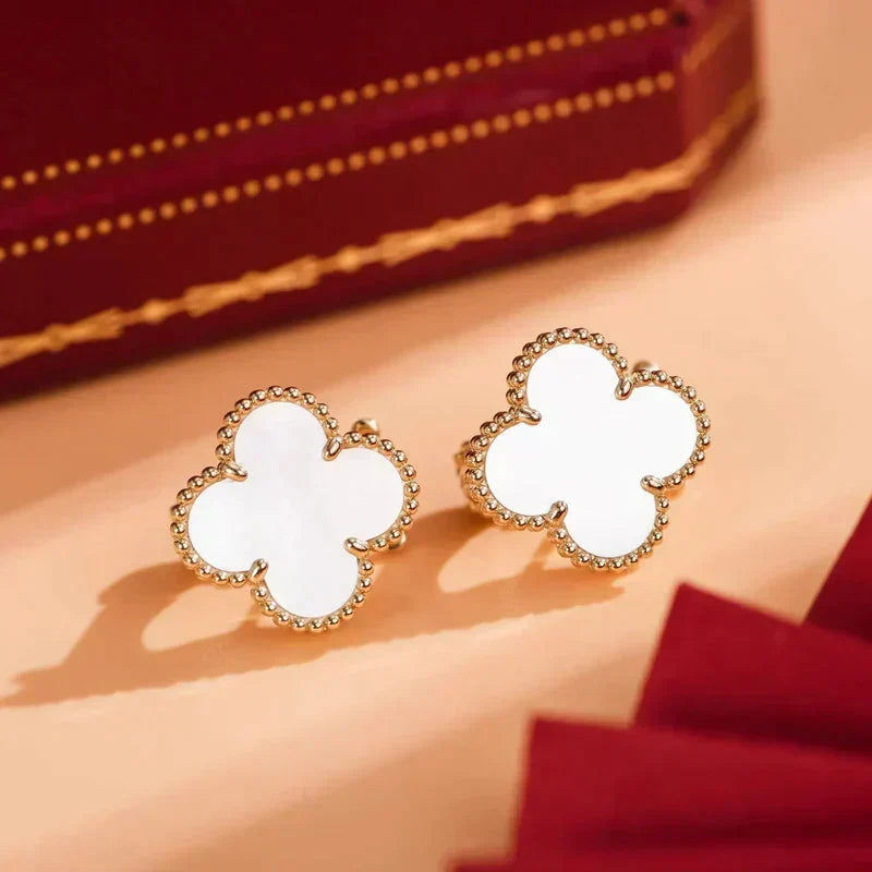 [⭐Hinora Jewelry]CLOVER MEDIUM 1 MOTIFS  WHITE MOP STUD EARRINGS