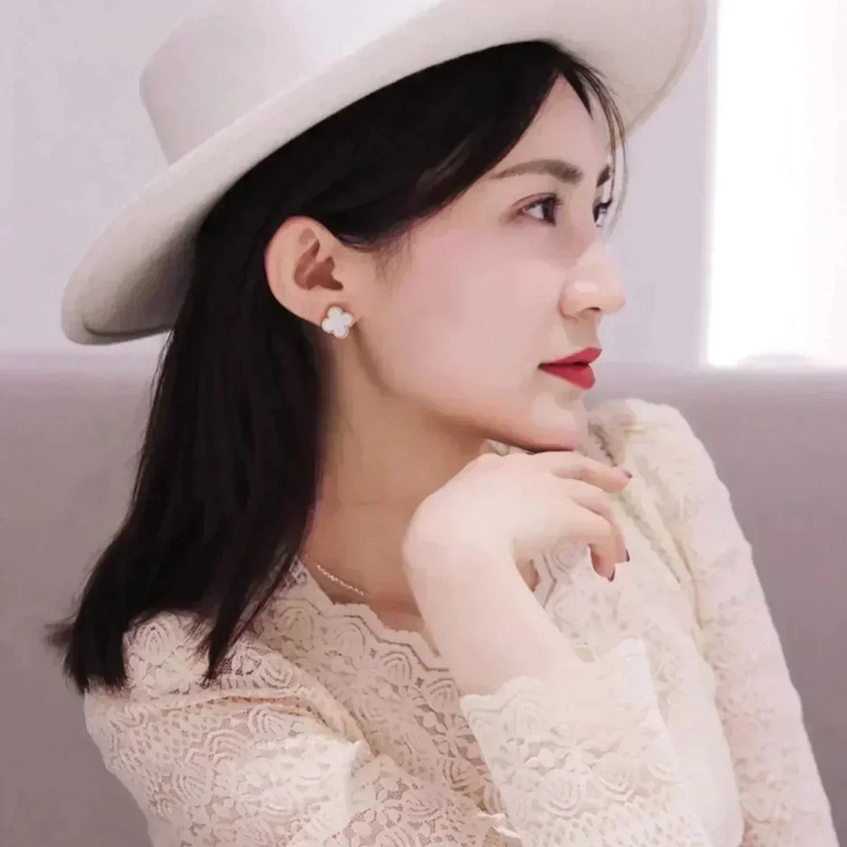[⭐Hinora Jewelry]CLOVER MEDIUM 1 MOTIFS  WHITE MOP STUD EARRINGS