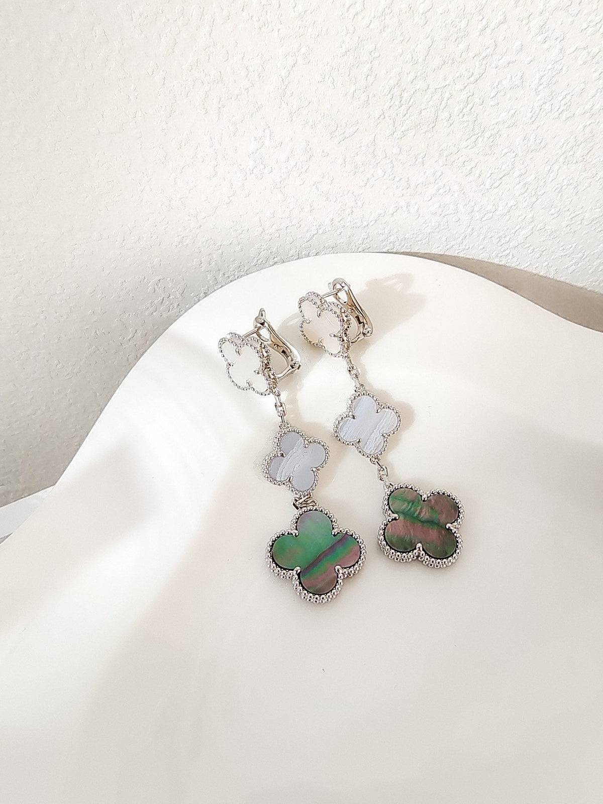 [⭐Hinora Jewelry]CLOVER 3 MOTIFS CHALCEDONY DARK MOP SILVER EARRINGS