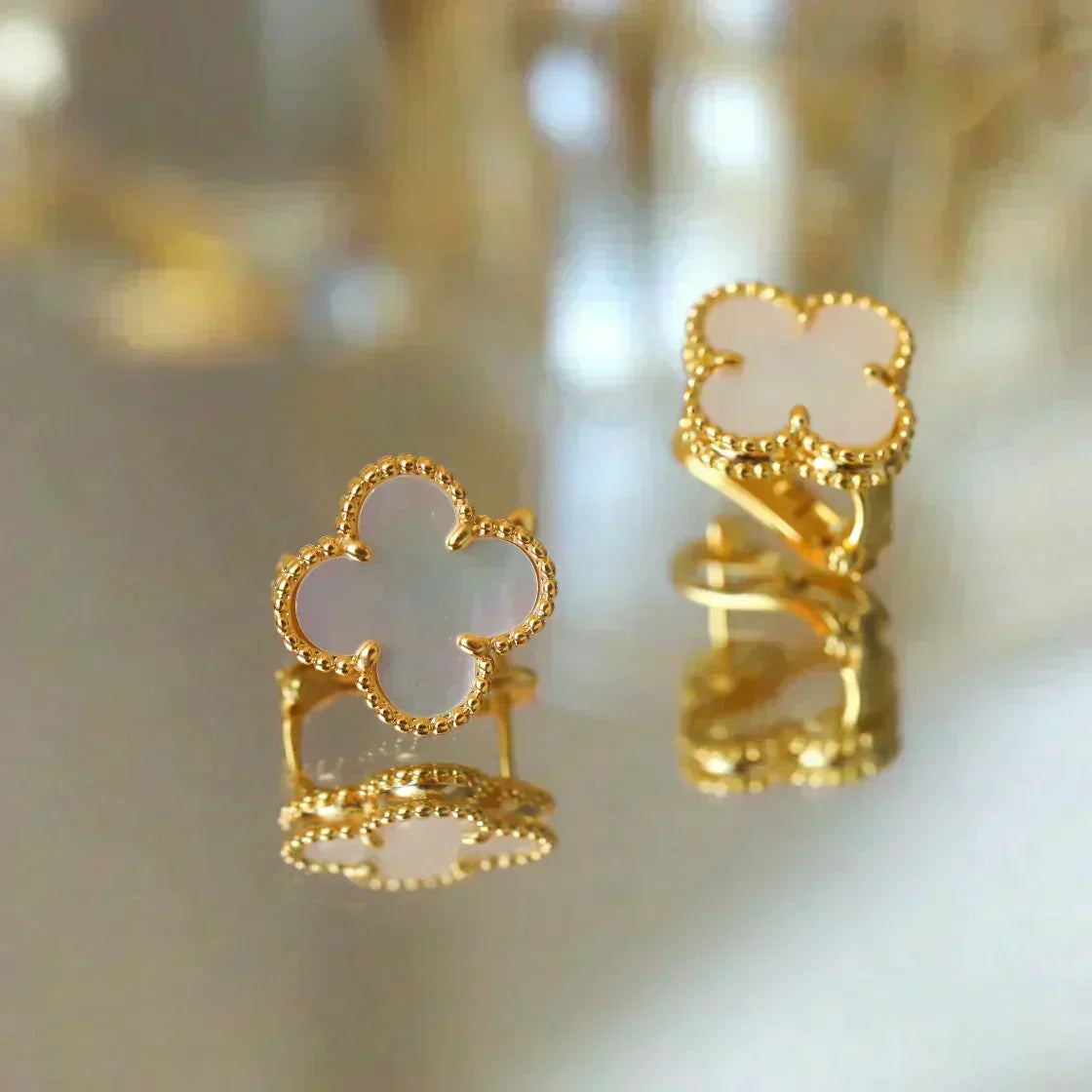 [⭐Hinora Jewelry]CLOVER MEDIUM 1 MOTIFS  WHITE MOP STUD EARRINGS