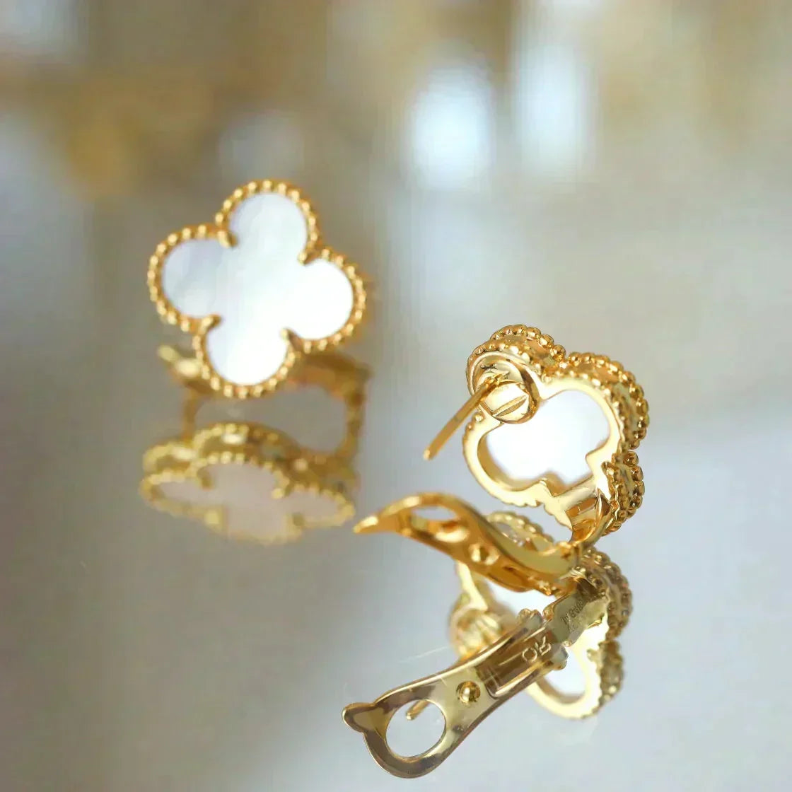[⭐Hinora Jewelry]CLOVER MEDIUM 1 MOTIFS  WHITE MOP STUD EARRINGS