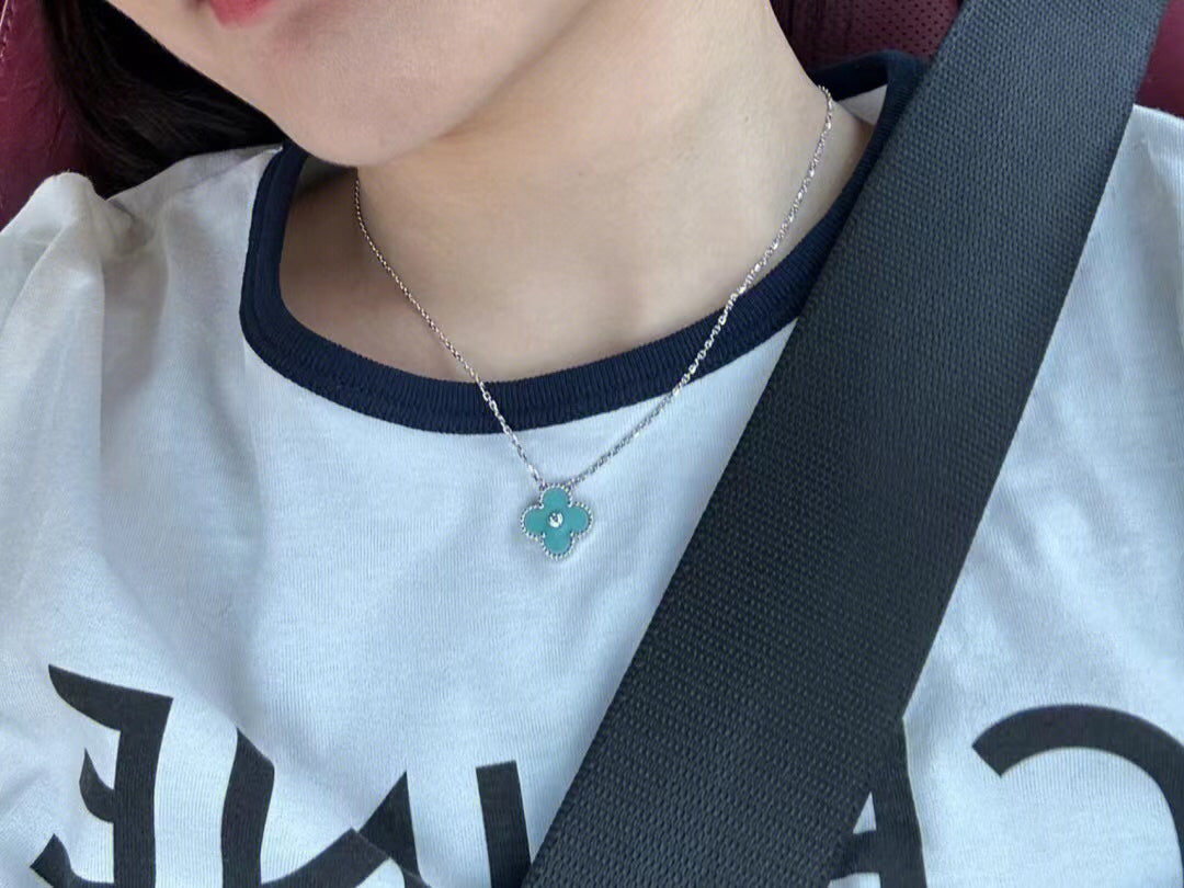 [⭐Hinora Jewelry]CLOVER 1 DIAMOND LIGHT BLUE SILVER NECKLACE