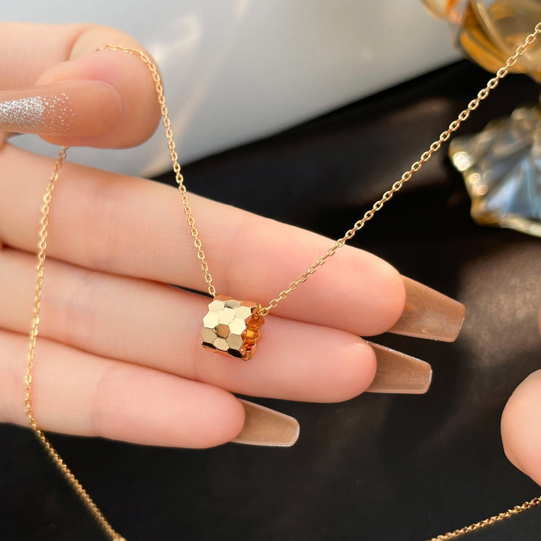 [⭐Hinora Jewelry]BEE MINI NECKLACE
