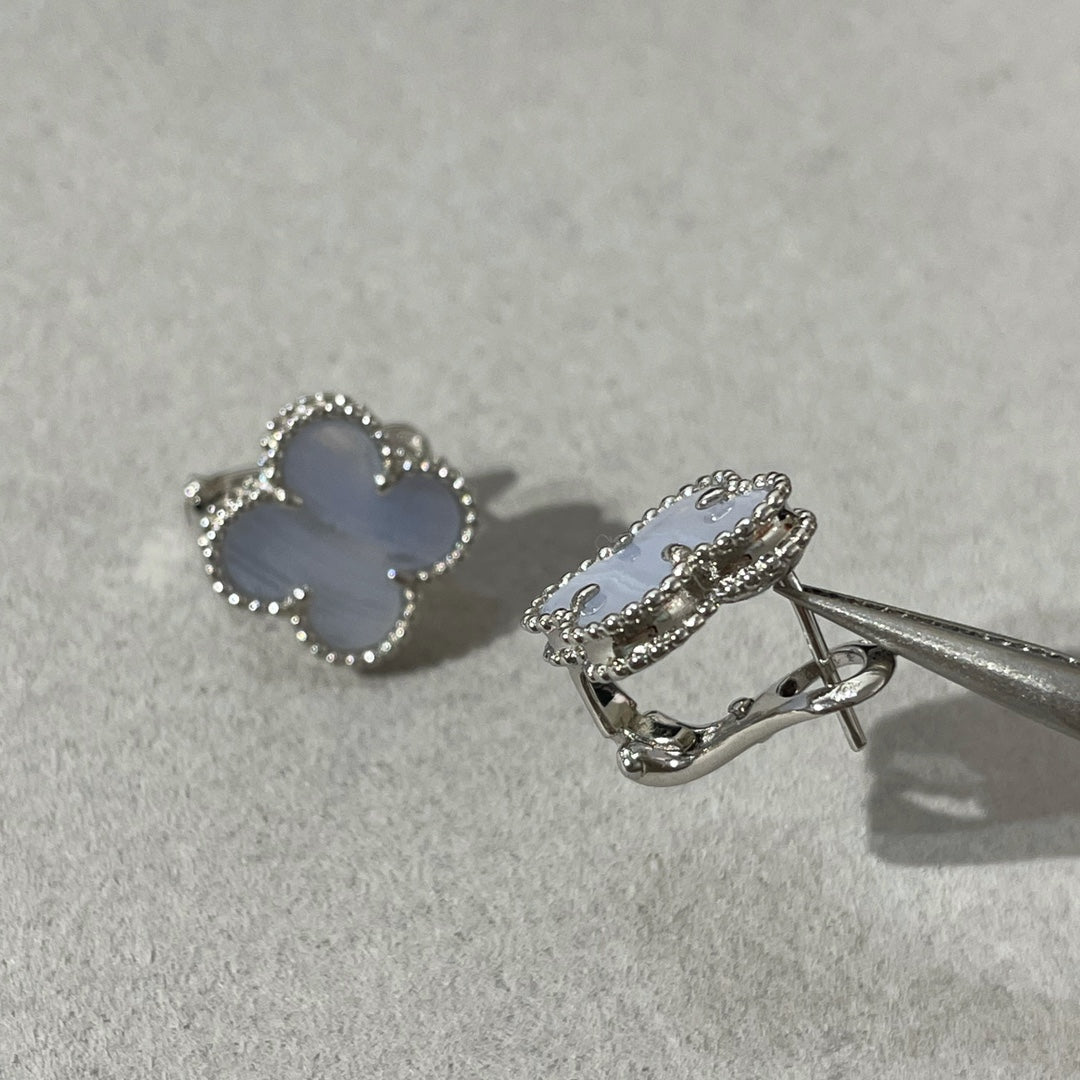 [⭐Hinora Jewelry]CLOVER CHALCEDONY SILVER STUD EARRINGS