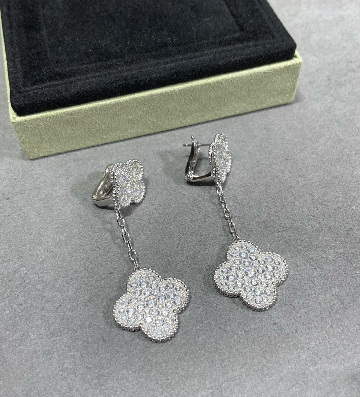 [⭐Hinora Jewelry]CLOVER 2 MOTIFS DIAMOND PAVED SILVER EARRINGS