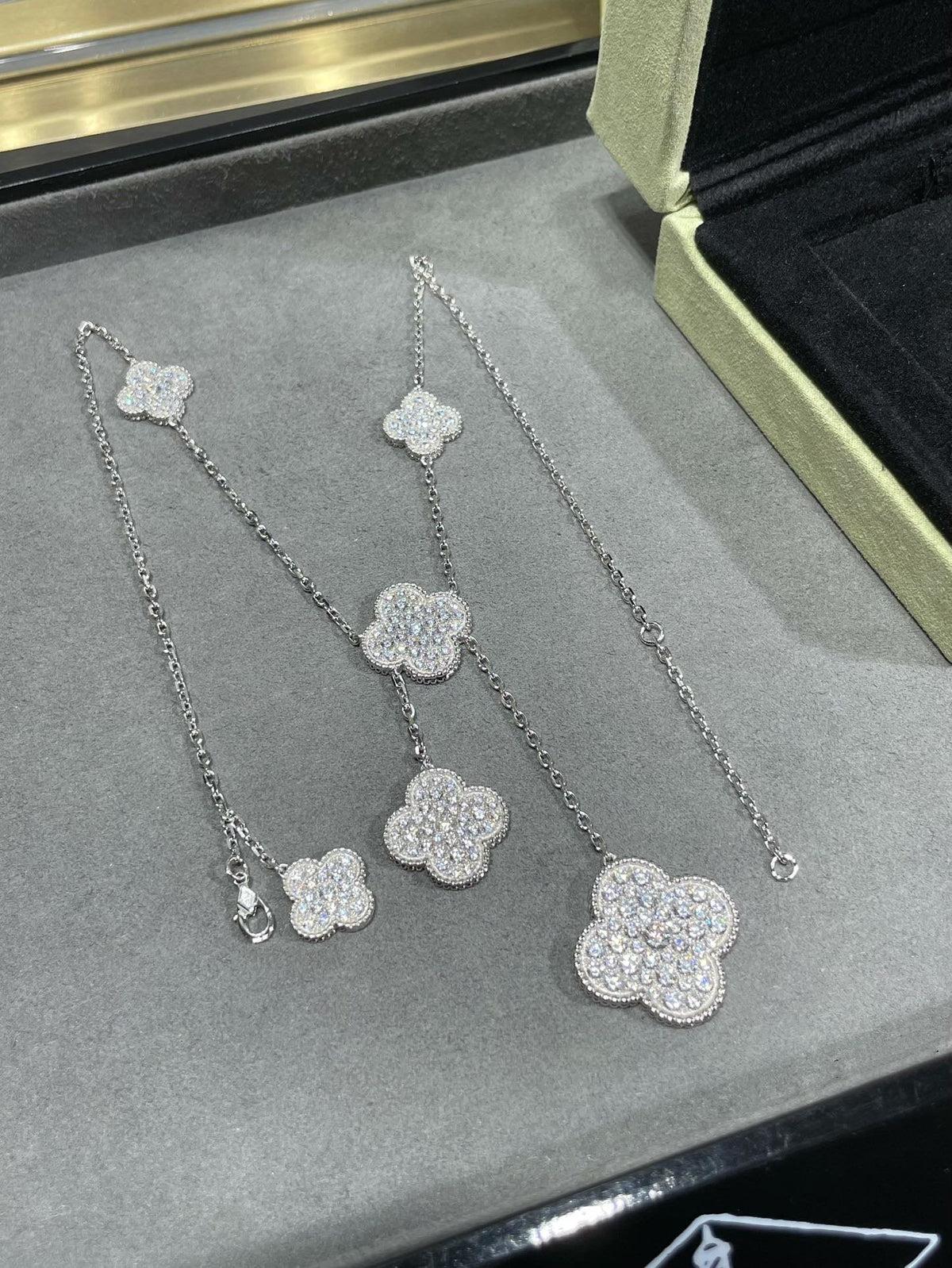 [⭐Hinora Jewelry]CLOVER 6 MOTIF DIAMOND PAVED NECKLACE