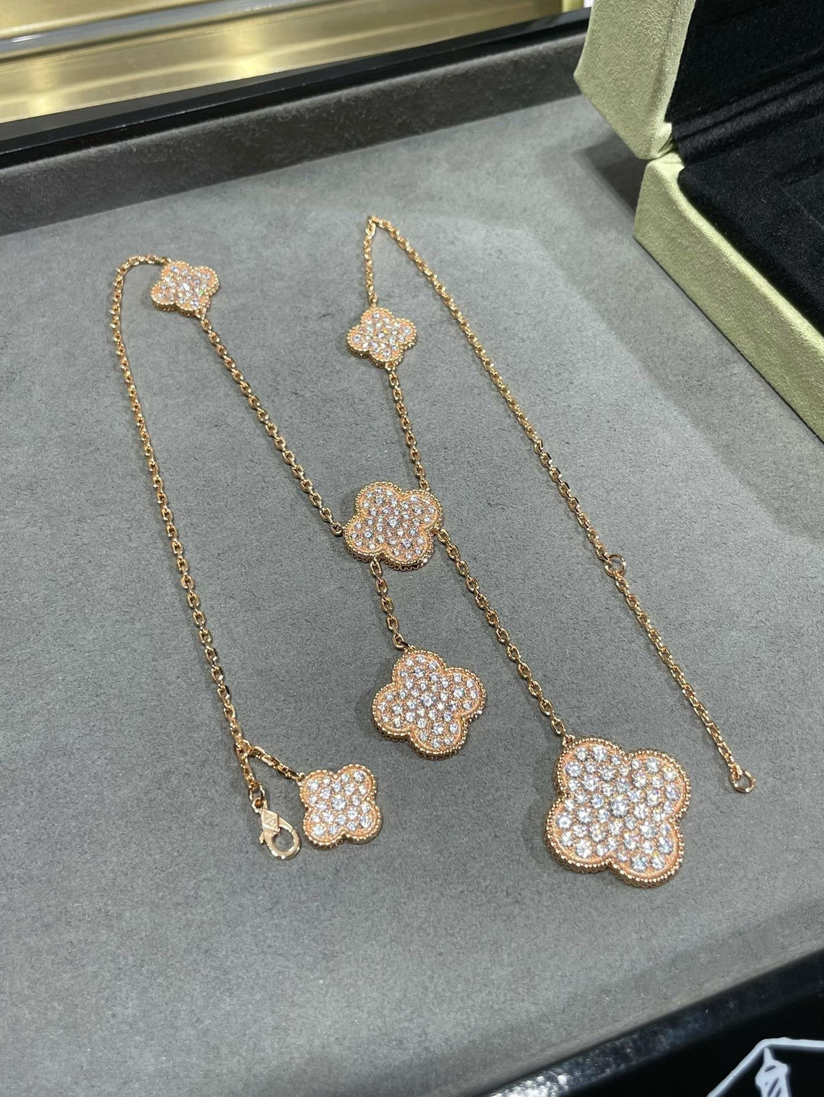 [⭐Hinora Jewelry]CLOVER 6 MOTIF DIAMOND PAVED NECKLACE