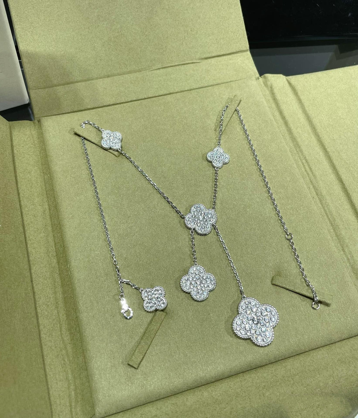 [⭐Hinora Jewelry]CLOVER 6 MOTIF DIAMOND PAVED NECKLACE