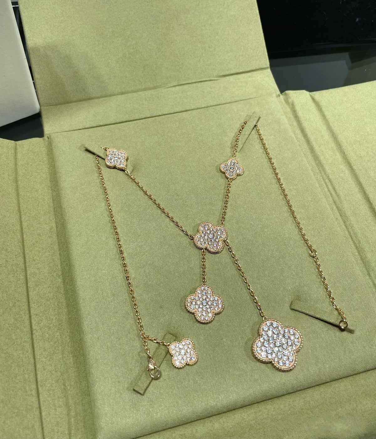 [⭐Hinora Jewelry]CLOVER 6 MOTIF DIAMOND PAVED NECKLACE