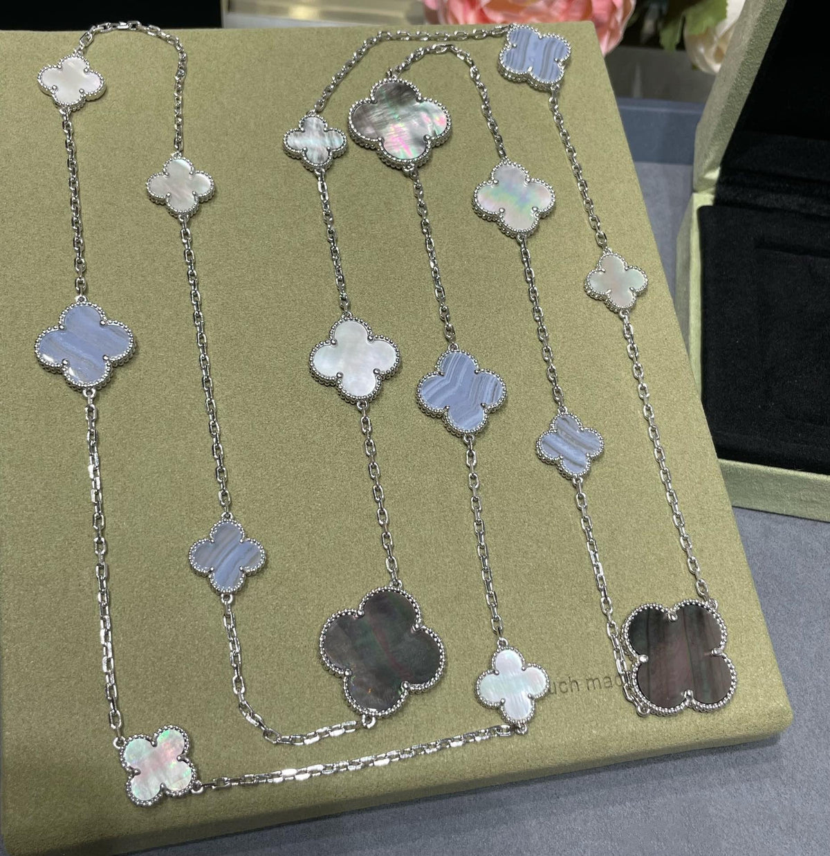 [⭐Hinora Jewelry]CLOVER 16 MOTIF CHALCEDONY MOP SILVER NECKLACE