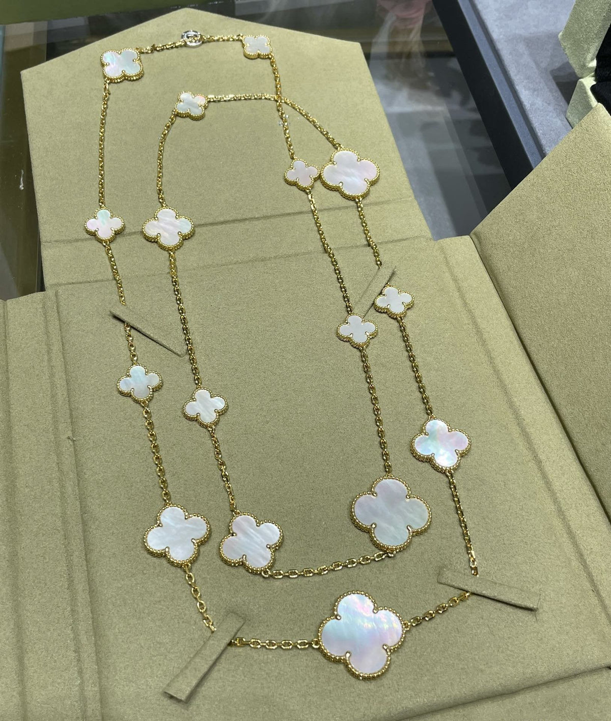 [⭐Hinora Jewelry]CLOVER 16 MOTIF WHITE MOP GOLD NECKLACE