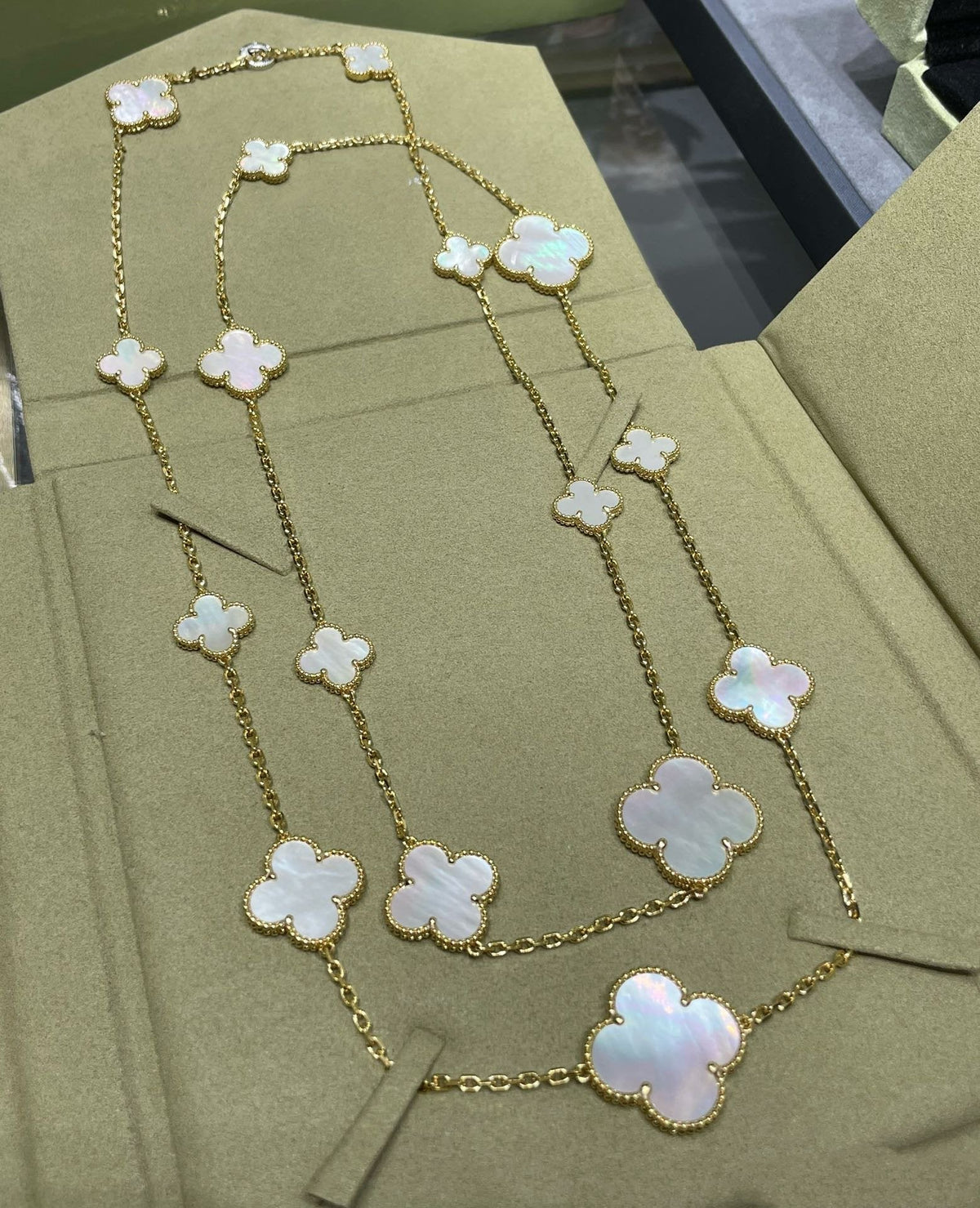 [⭐Hinora Jewelry]CLOVER 16 MOTIF WHITE MOP GOLD NECKLACE