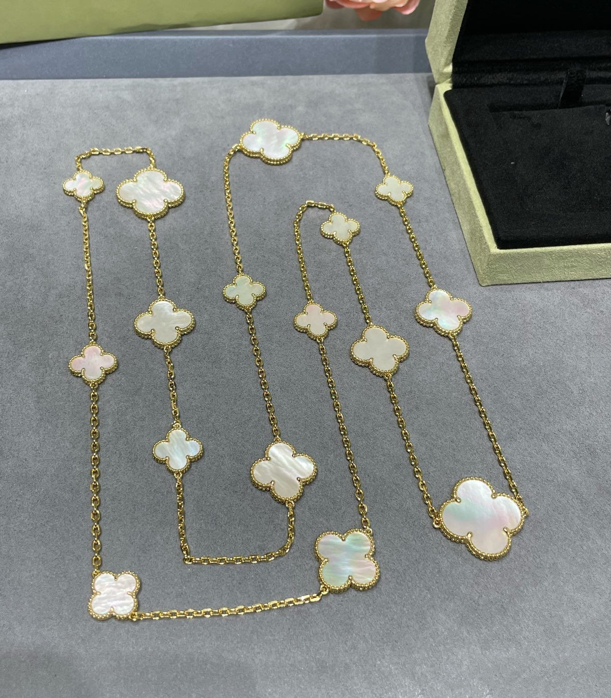 [⭐Hinora Jewelry]CLOVER 16 MOTIF WHITE MOP GOLD NECKLACE