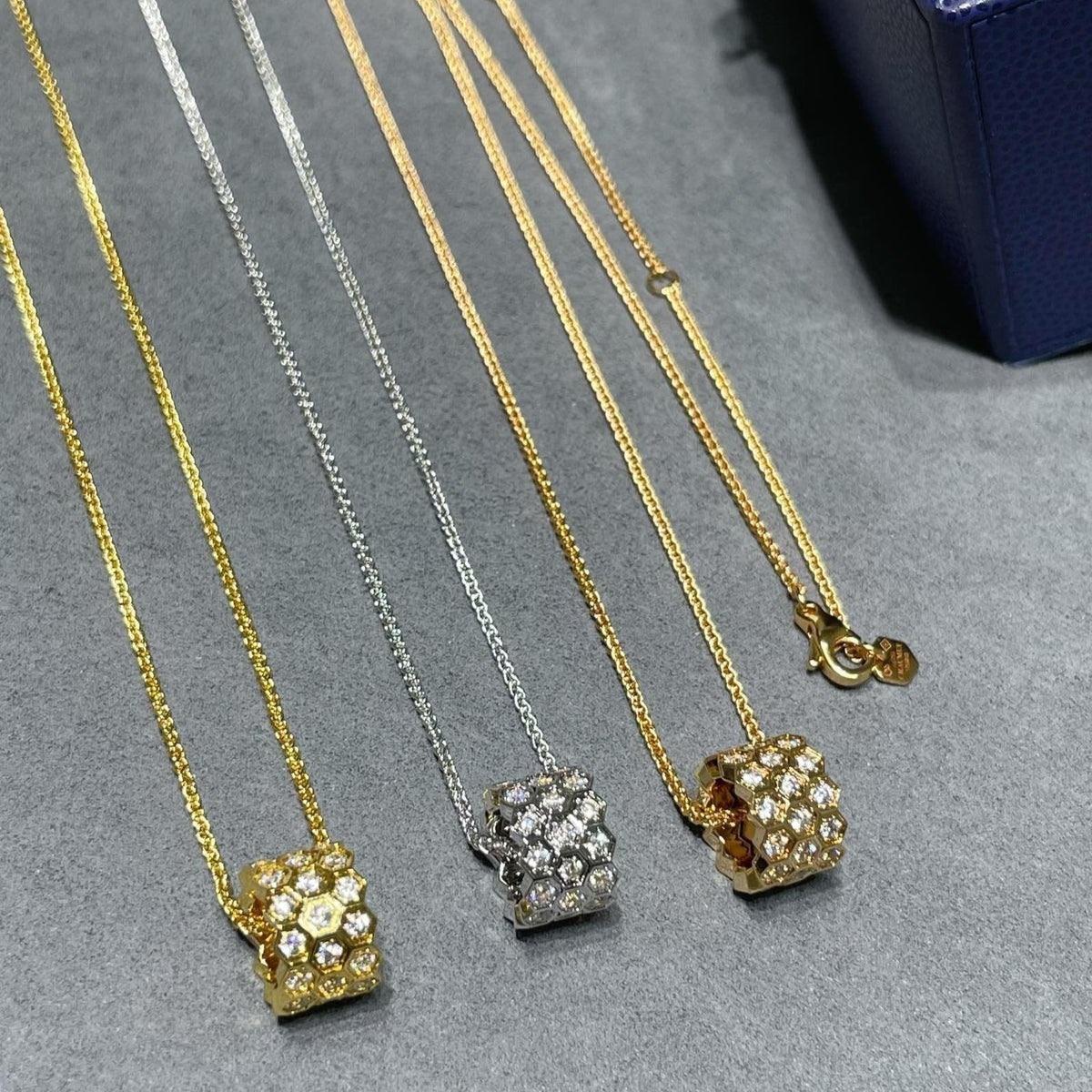 [⭐Hinora Jewelry]BEE LOVE DIAMOND PAVED 3 ROW NECKLACE