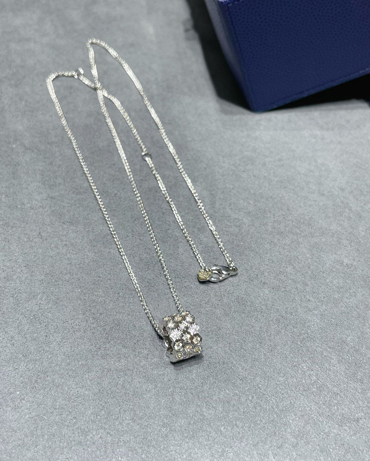 [⭐Hinora Jewelry]BEE LOVE DIAMOND PAVED 3 ROW NECKLACE