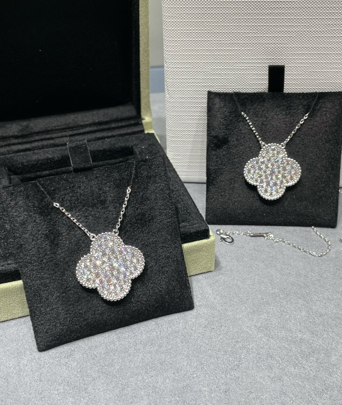 [⭐Hinora Jewelry]CLOVER 25MM LARGE PENDANT DIAMOND PAVED SILVER NECKLACE