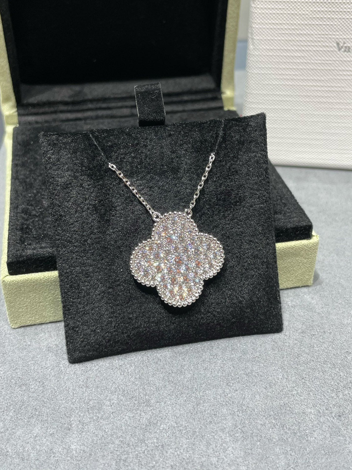 [⭐Hinora Jewelry]CLOVER 25MM LARGE PENDANT DIAMOND PAVED SILVER NECKLACE