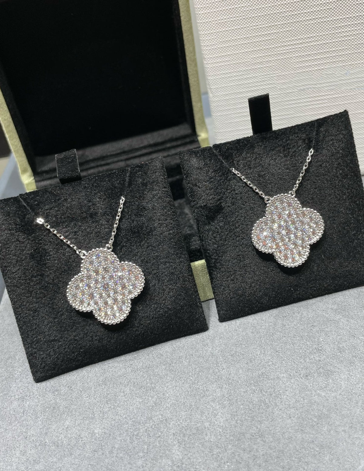[⭐Hinora Jewelry]CLOVER 25MM LARGE PENDANT DIAMOND PAVED SILVER NECKLACE