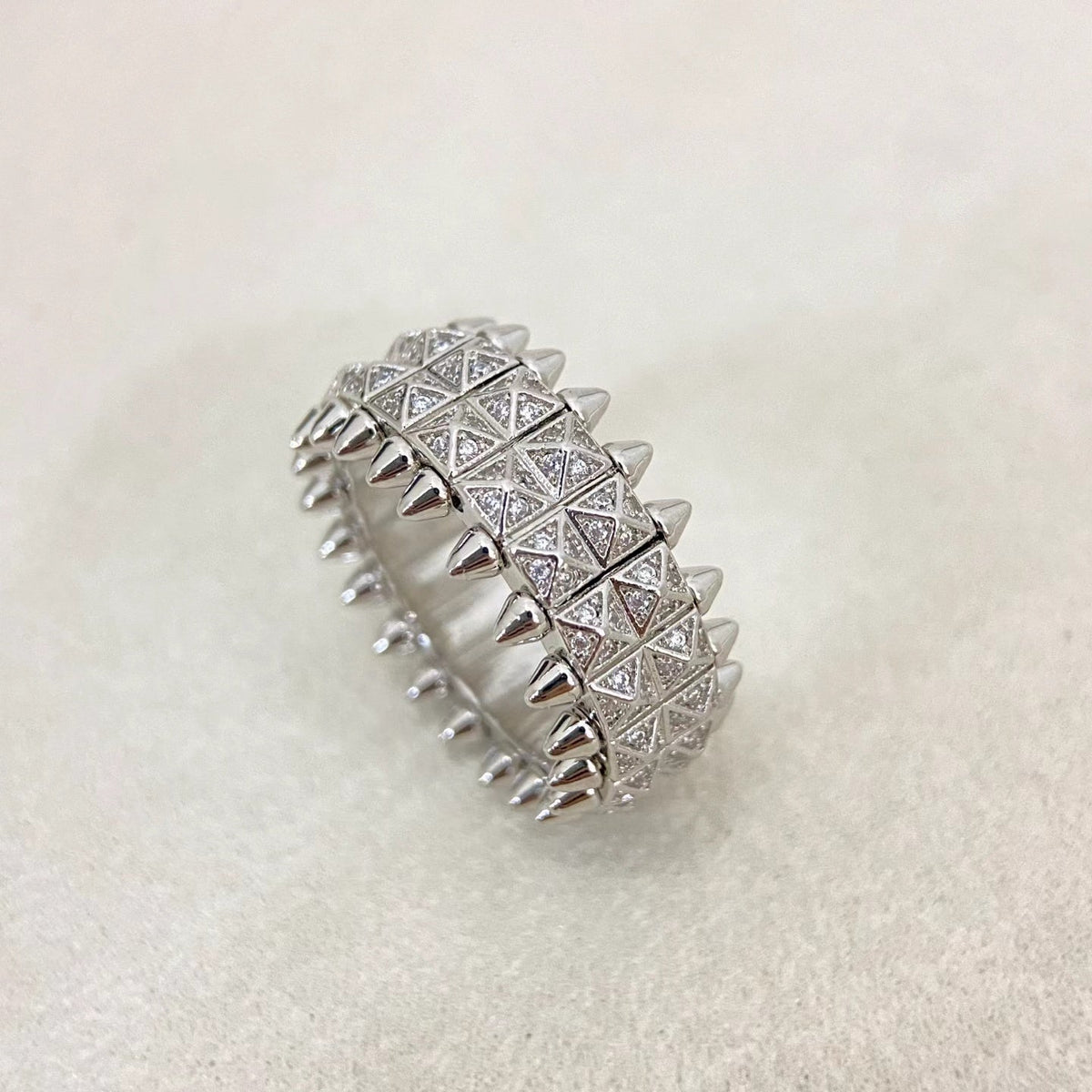 [⭐Hinora Jewelry]CLASH DOUBLE-ROW RIVET RING WITH DIAMOND SETTING
