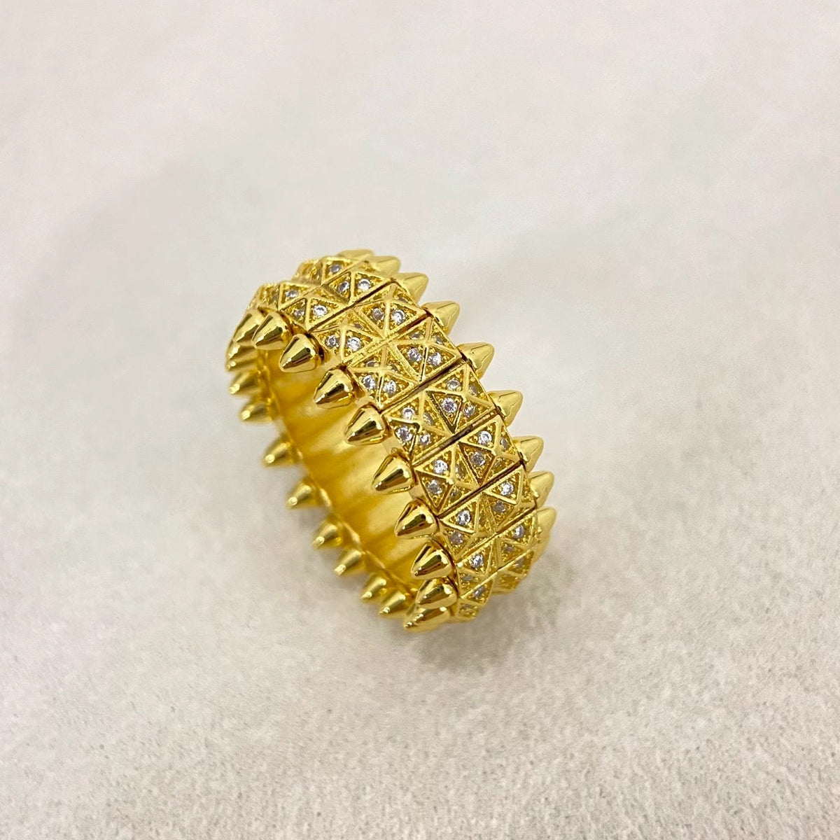 [⭐Hinora Jewelry]CLASH DOUBLE-ROW RIVET RING WITH DIAMOND SETTING
