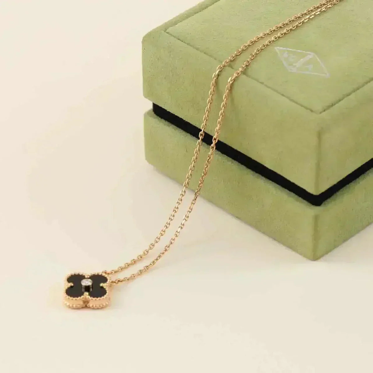 [⭐Hinora Jewelry]CLOVER 15MM DIAMOND ONYX NECKLACE