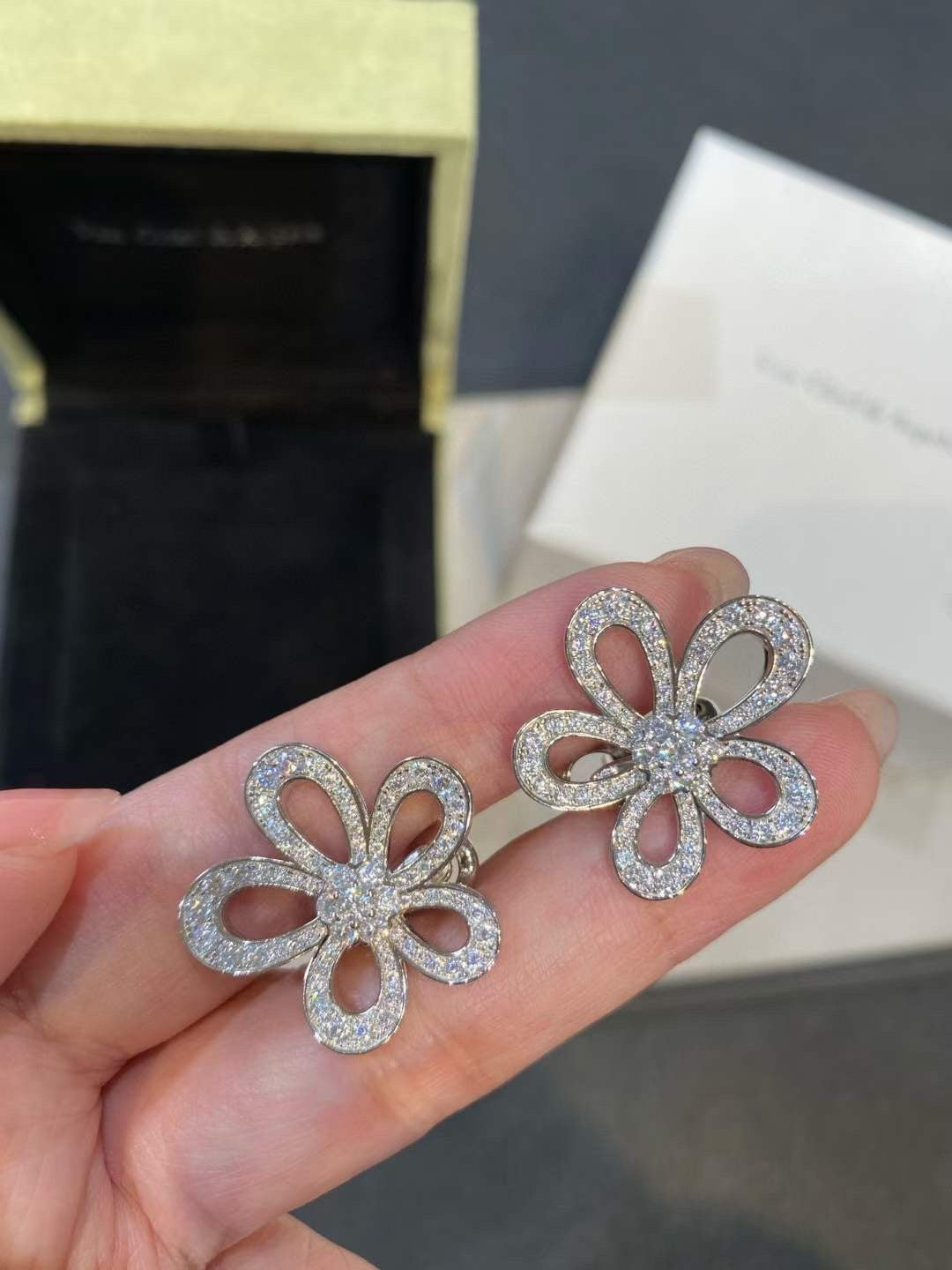 [⭐Hinora Jewelry]FLOWERLACE EARRINGS FULL DIAMONDS
