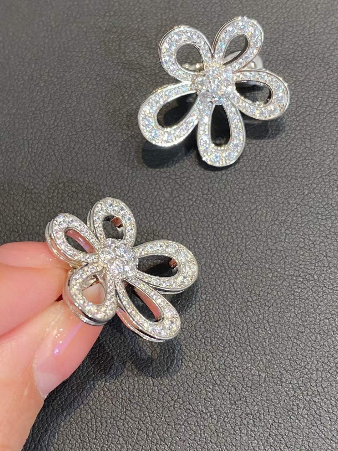 [⭐Hinora Jewelry]FLOWERLACE EARRINGS FULL DIAMONDS