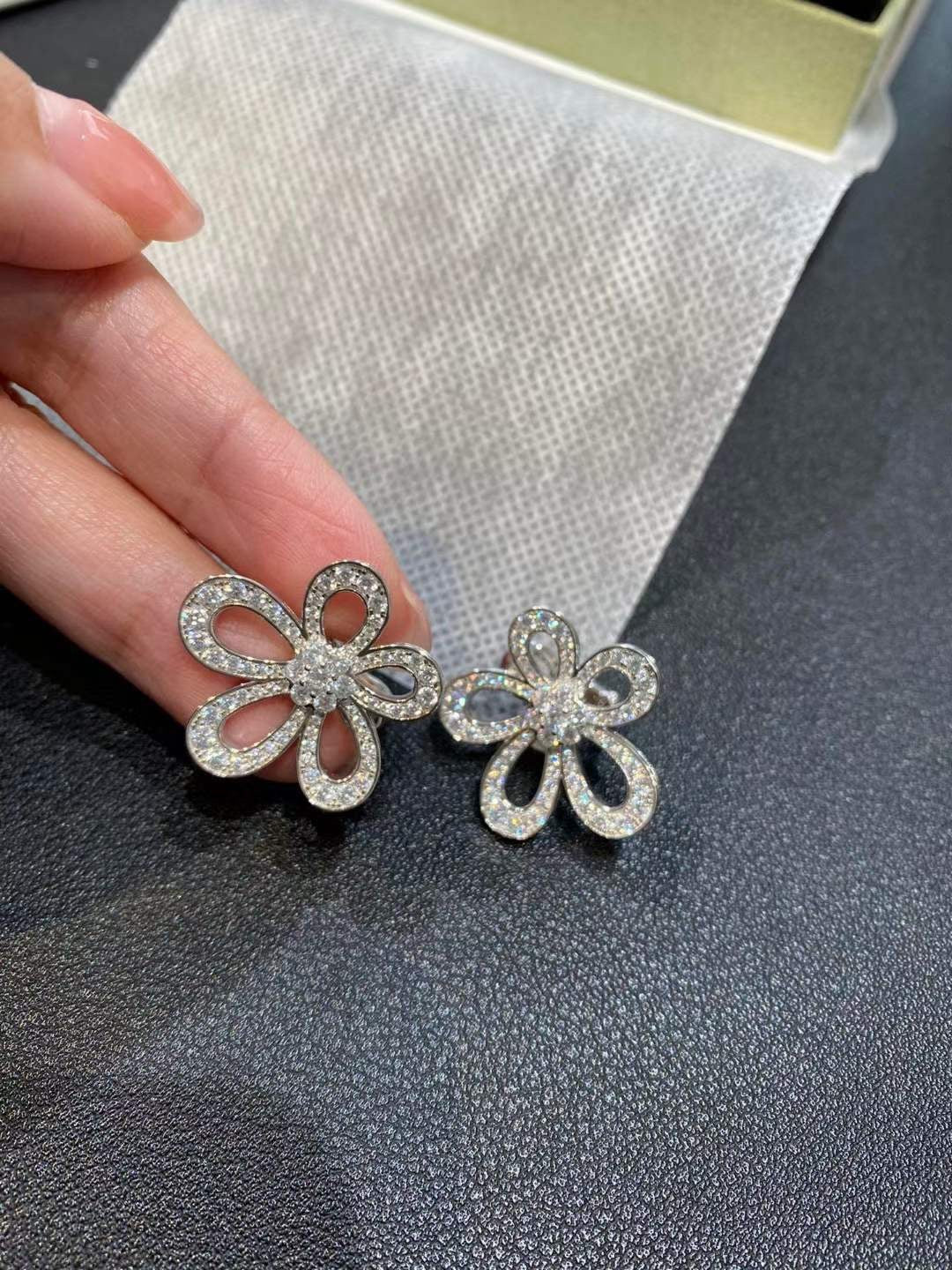 [⭐Hinora Jewelry]FLOWERLACE EARRINGS FULL DIAMONDS