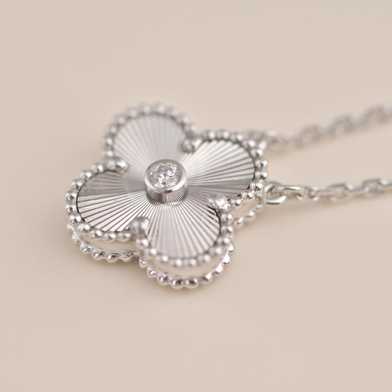 [⭐Hinora Jewelry]CLOVER  15MM DIAMOND LASER NECKLACE SILVER