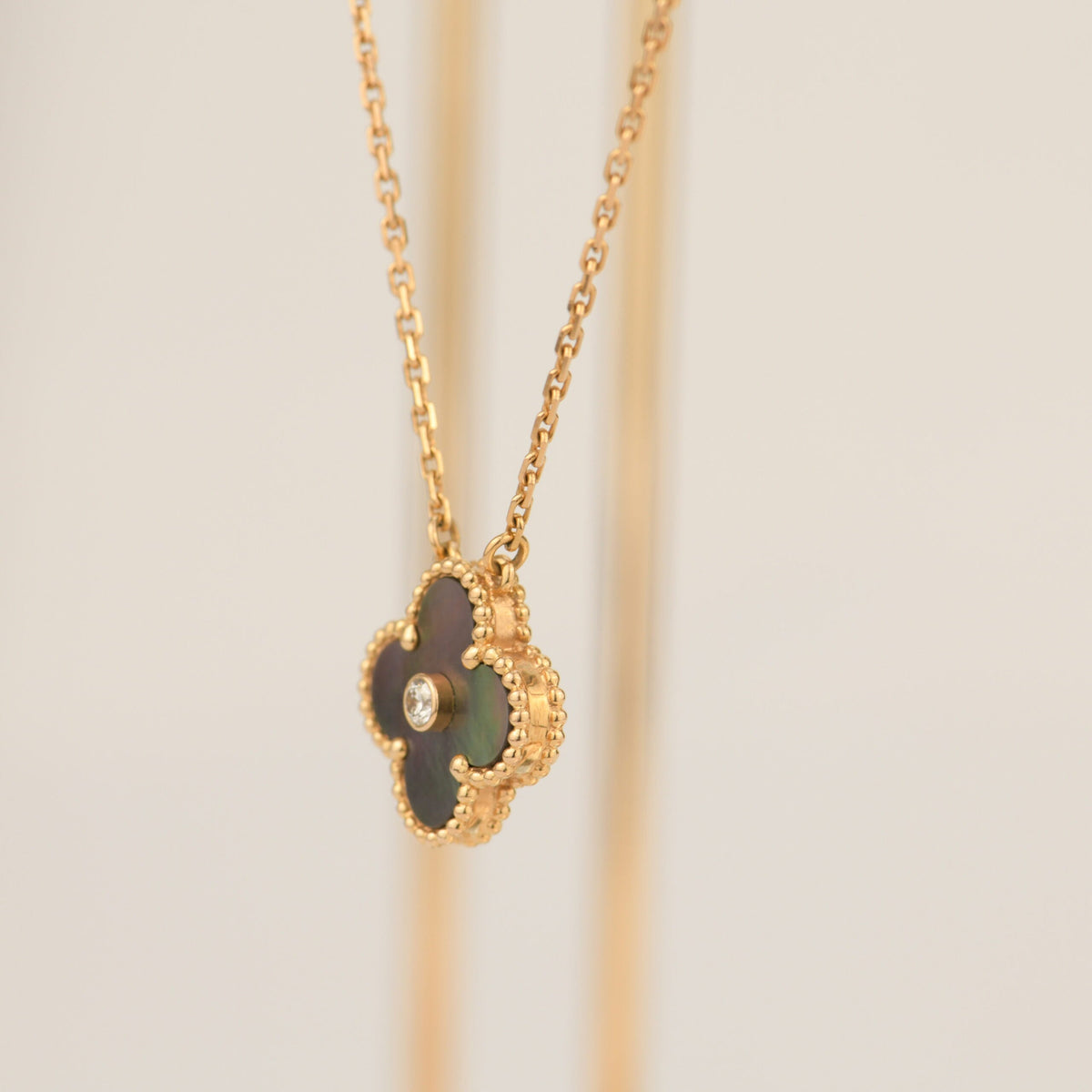 [⭐Hinora Jewelry]CLOVER 15MM DIAMOND AND MOTHER-OF-GREY NECKLACE