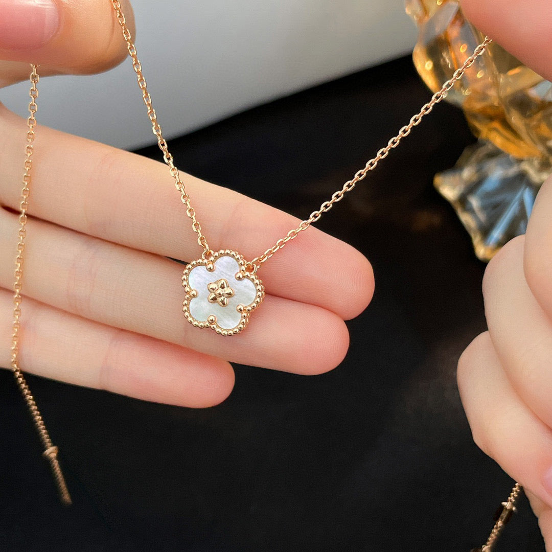 [⭐Hinora Jewelry]LUCKY  WHITE MOP  PLUM BLOSSOM NECKLACE