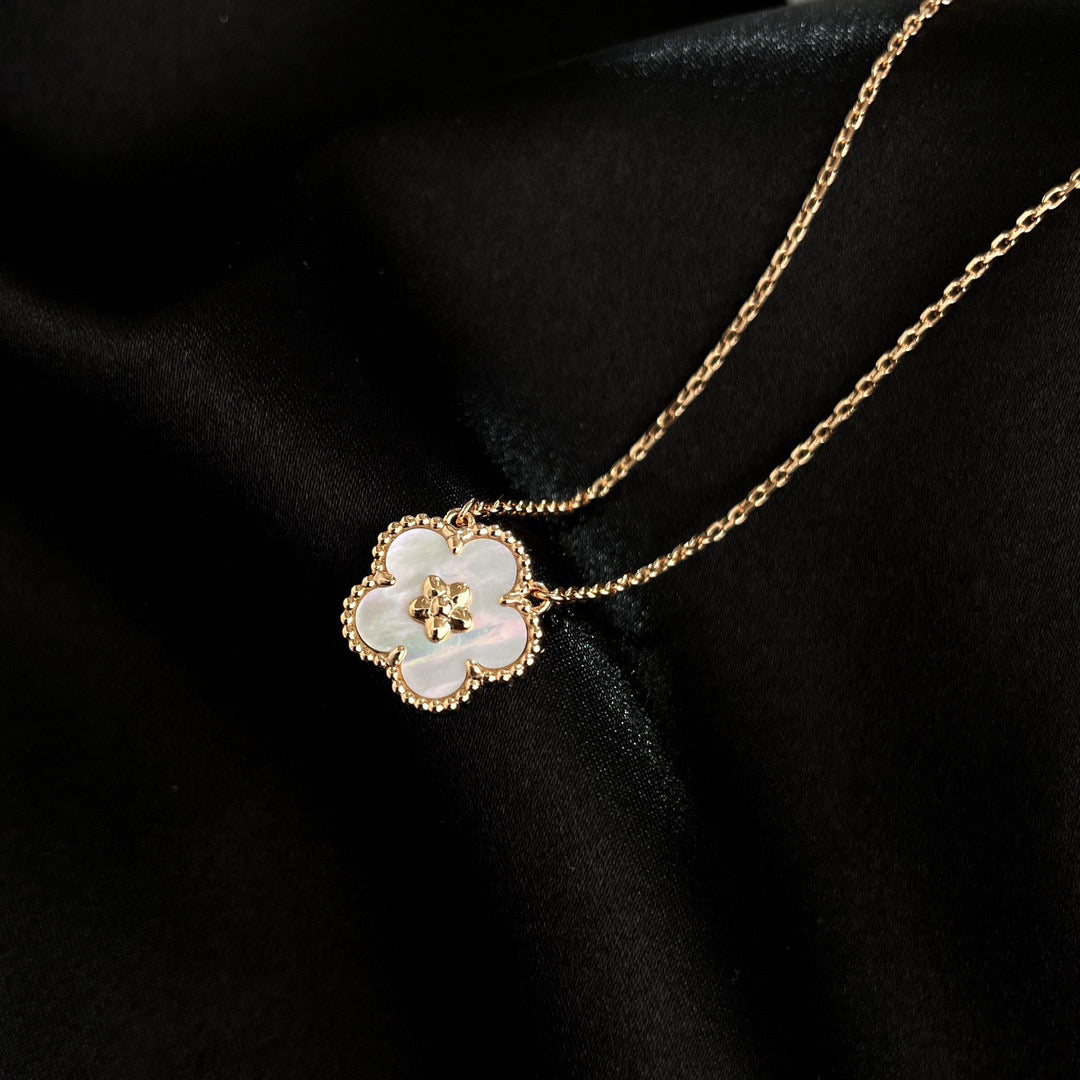 [⭐Hinora Jewelry]LUCKY  WHITE MOP  PLUM BLOSSOM NECKLACE
