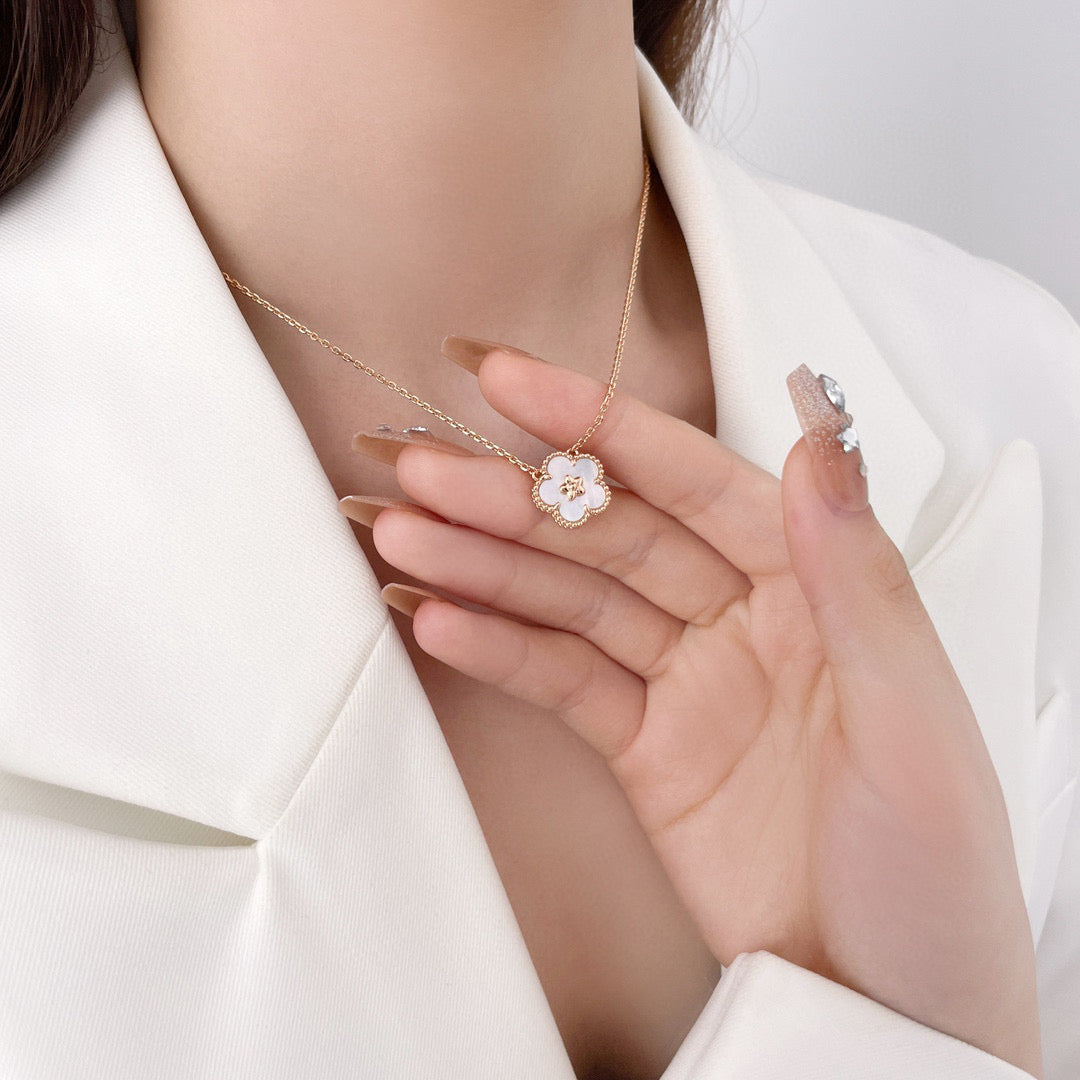 [⭐Hinora Jewelry]LUCKY  WHITE MOP  PLUM BLOSSOM NECKLACE