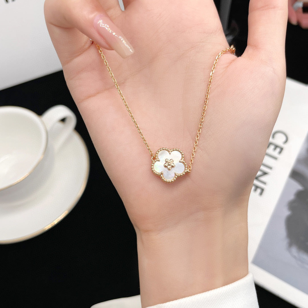 [⭐Hinora Jewelry]LUCKY  WHITE MOP  PLUM BLOSSOM NECKLACE