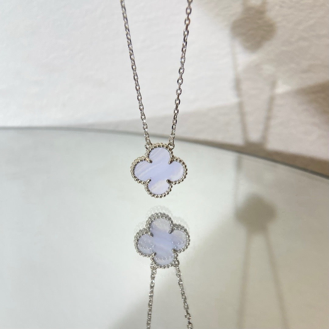 [⭐Hinora Jewelry]CLOVER 15MM BLUE CHALCEDONY NECKLACE SILVER