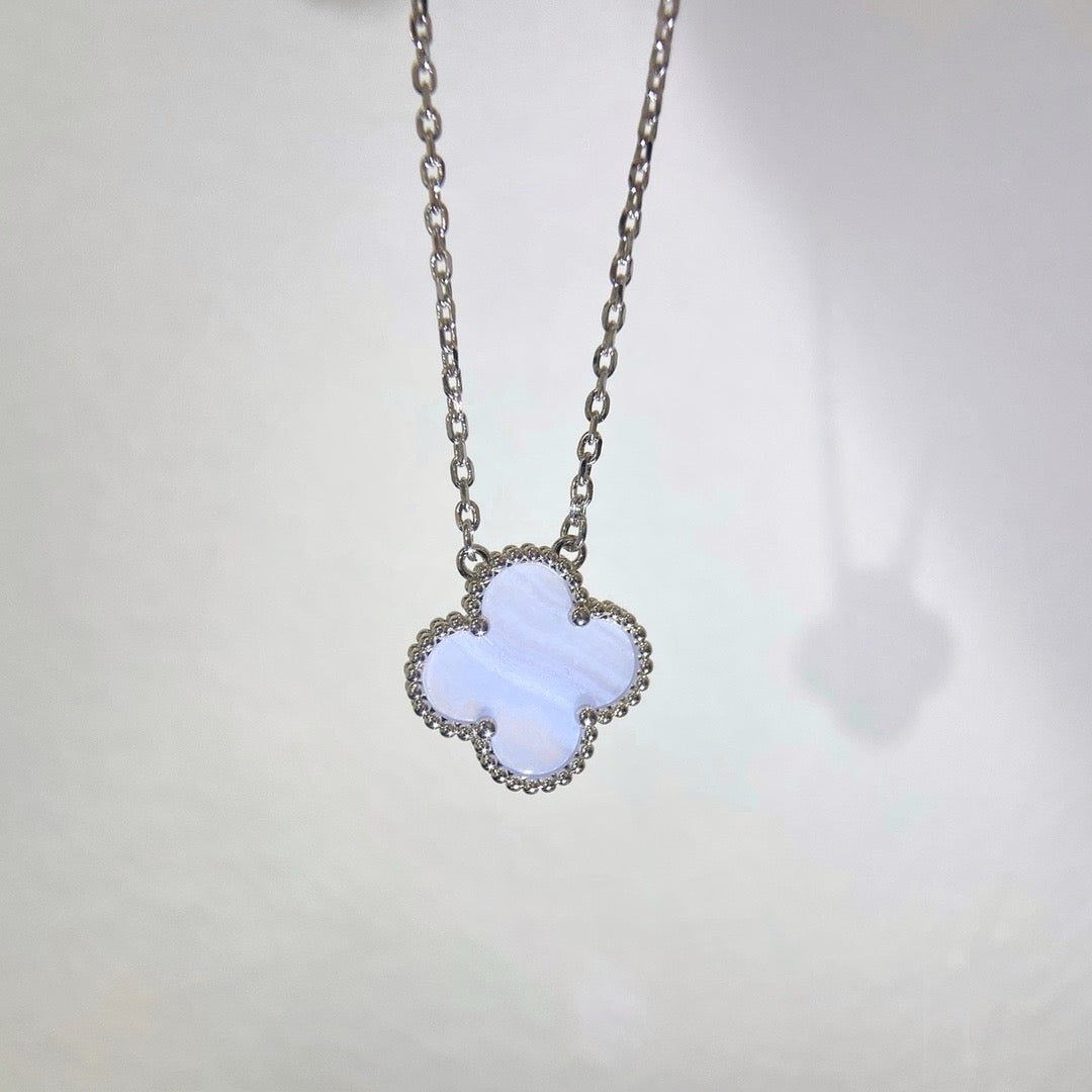 [⭐Hinora Jewelry]CLOVER 15MM BLUE CHALCEDONY NECKLACE SILVER
