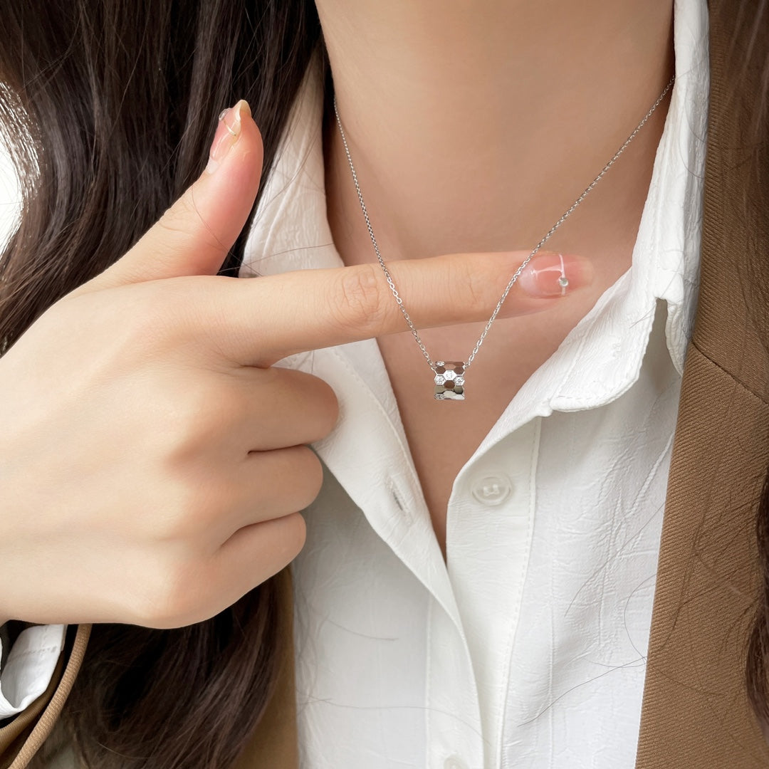 [⭐Hinora Jewelry]BEE MINI PEDANT DIAMOND NECKLACE