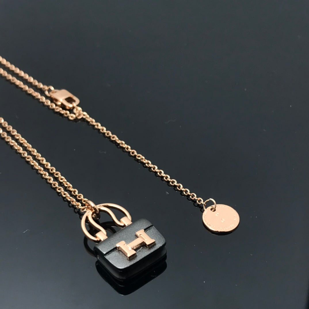 [⭐Hinora Jewelry]WOMEN'S HM AMULETTES CONSTANCE PENDANT NECKLACE